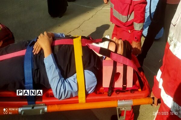 بیست و پنجمین مانور سراسری زلزله در دبیرستان پسرانه هیأت امنایی فرنو شهرقدس
