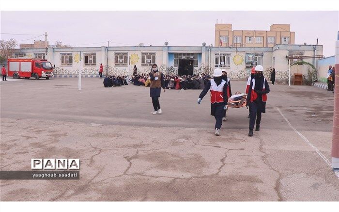 برگزاری مانور زلزله در مدارس فیروزه