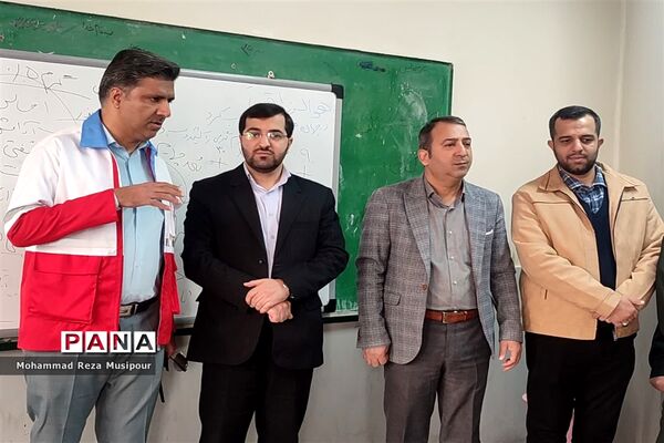 مانور سراسری زلزله در دبیرستان مسلم شهرستان ملارد