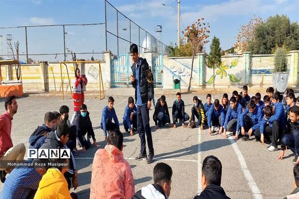 مانور سراسری زلزله در دبیرستان مسلم شهرستان ملارد