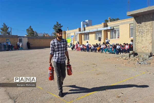 بیست و پنجمین مانور سراسری زلزله در مدارس شهر سورمق