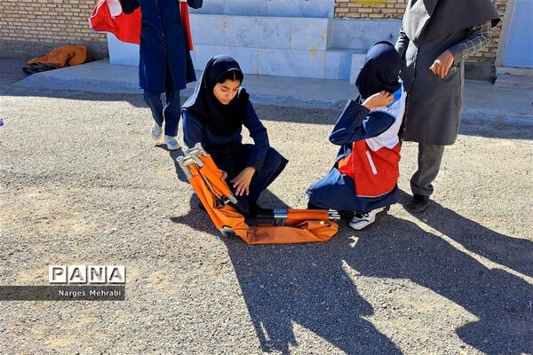 بیست و پنجمین مانور سراسری زلزله در مدارس شهر سورمق
