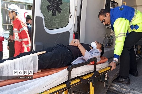 آیین نمادین مانور زلزله در دبیرستان شهید مطهری شهرستان فیروزکوه