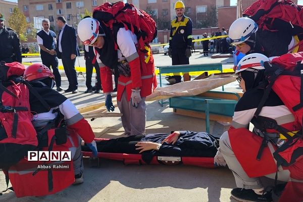 بیست‌وپنجمین مانور زلزله در مدرسه سحر پاکدشت