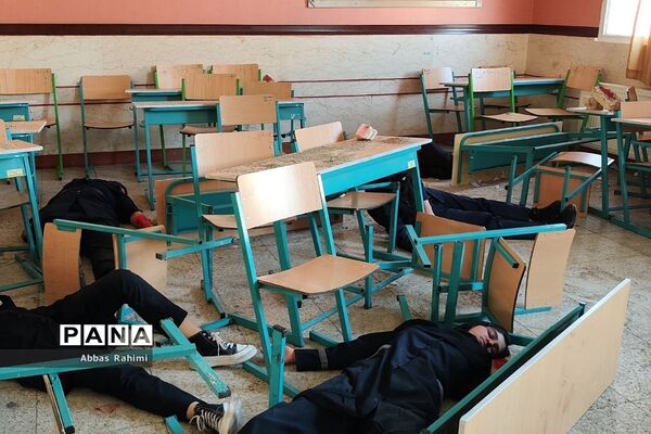 بیست‌وپنجمین مانور زلزله در مدرسه سحر پاکدشت