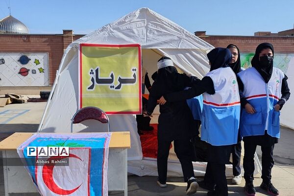 بیست‌وپنجمین مانور زلزله در مدرسه سحر پاکدشت
