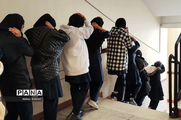 بیست‌وپنجمین مانور زلزله در مدرسه سحر پاکدشت