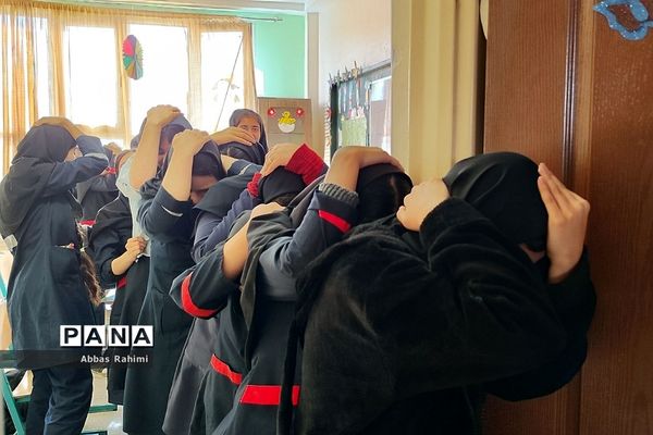 بیست‌وپنجمین مانور زلزله در مدرسه سحر پاکدشت