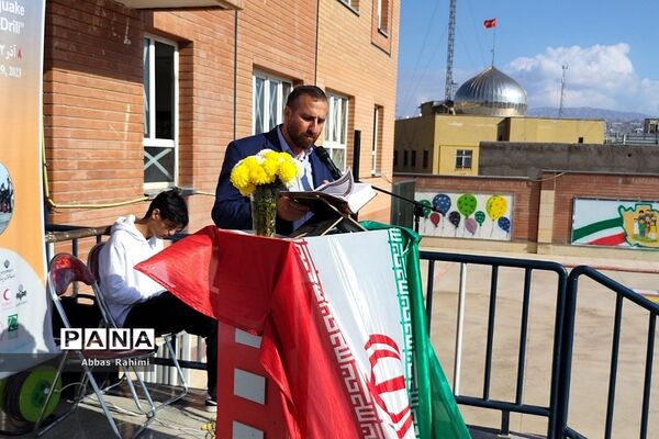 بیست‌وپنجمین مانور زلزله در مدرسه سحر پاکدشت