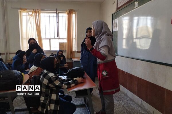 برگزاری مانور زلزله درمدارس کهریزک و باقرشهر