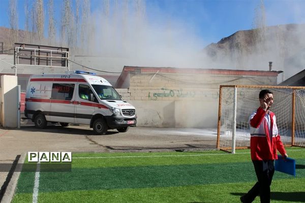 نواخته‌شدن زنگ مانور زلزله در مدارس بلده