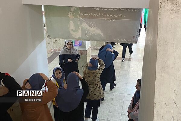 برگزاری مانور زلزله در دبیرستان بعثت ناحیه یک شهرری