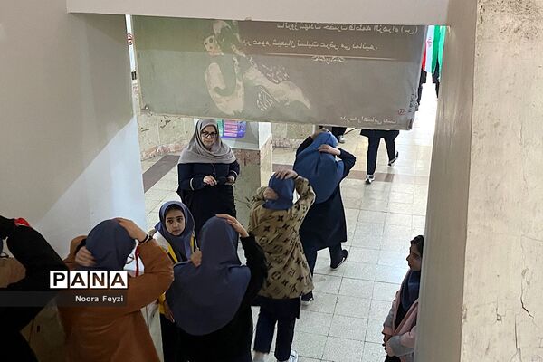 برگزاری مانور زلزله در دبیرستان بعثت ناحیه یک شهرری