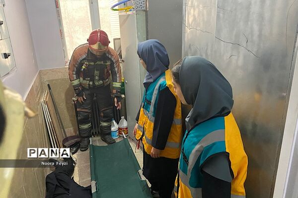 برگزاری مانور زلزله در دبیرستان بعثت ناحیه یک شهرری