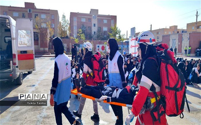 هدف از برگزاری مانور‌ها ارتقای سطح آگاهی و مهارت دانش‌آموزان در مواجه با حوادث‌ است‌/ فیلم