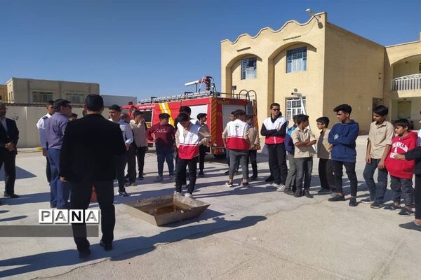 بیست و پنجمین مانور سراسری زلزله و ایمنی در مناطق 23 گانه استان هرمزگان