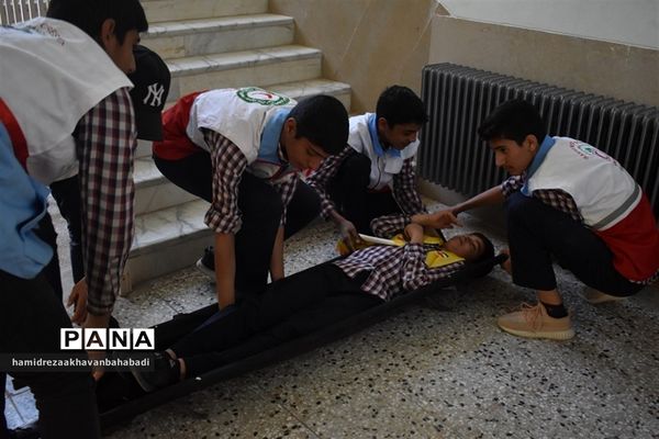 بیست و پنجمین مانور زلزله و ایمنی در مدارس بهاباد یزد