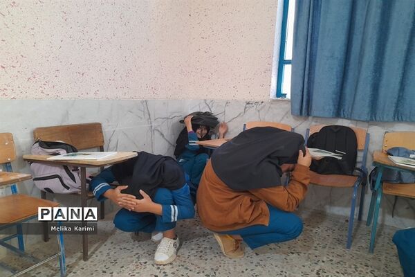 مانور زلزله در دبیرستان دخترانه شهید‌اژدری کوهمره نودان