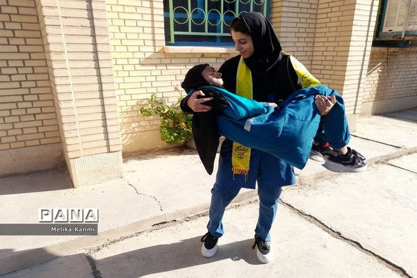 مانور زلزله در دبیرستان دخترانه شهید‌اژدری کوهمره نودان