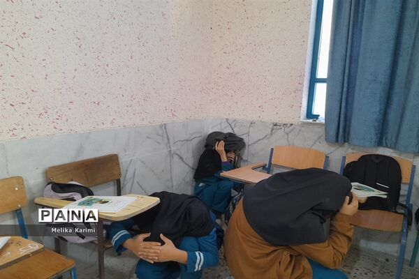 مانور زلزله در دبیرستان دخترانه شهید‌اژدری کوهمره نودان