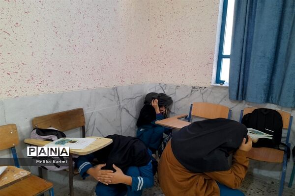 مانور زلزله در دبیرستان دخترانه شهید‌اژدری کوهمره نودان