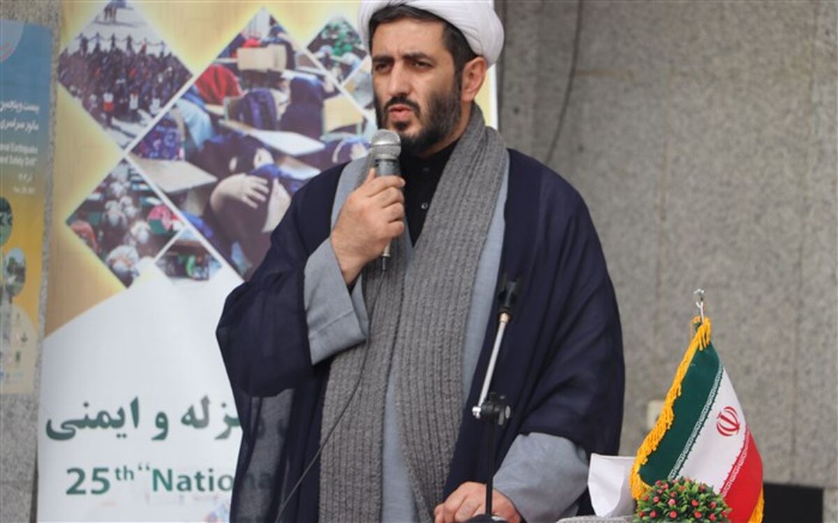 بیست و پنجمین مانور سراسری زلزله ‌در هنرستان فضیلت شهرستان سمنان برگزار شد
