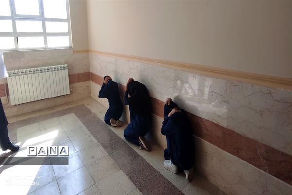 برگزاری مانور زلزله و ایمنی با شعار مدرسه ایمن، جامعه تاب آور در شهرستان بن