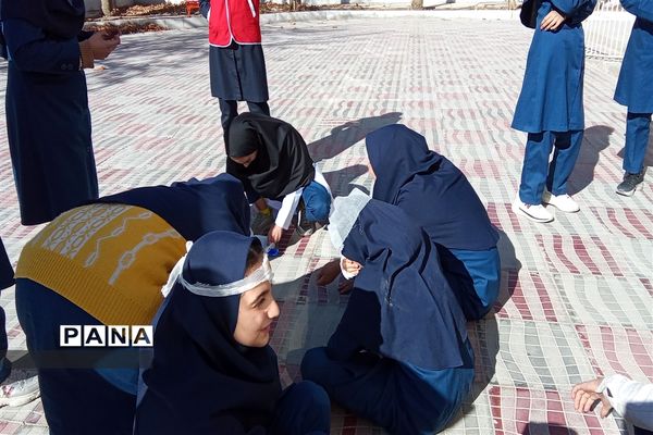 برگزاری مانور زلزله و ایمنی با شعار مدرسه ایمن، جامعه تاب آور در شهرستان بن