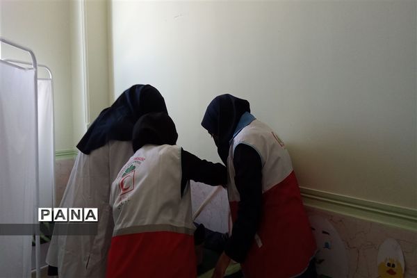 برگزاری مانور زلزله و ایمنی با شعار مدرسه ایمن، جامعه تاب آور در شهرستان بن