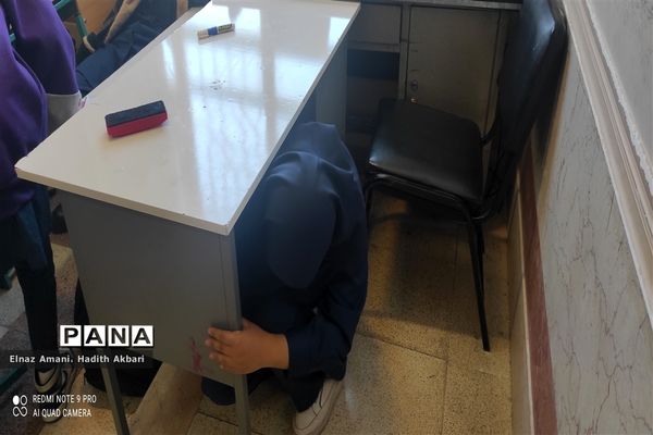 برگزاری مانور زلزله و ایمنی با شعار مدرسه ایمن، جامعه تاب آور در شهرستان بن