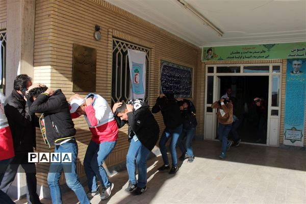برنامه استانی مانور زلزله و ایمنی در زنجان