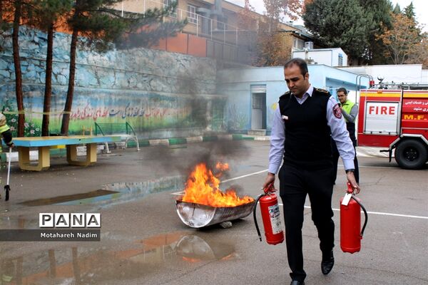 مانور زلزله ناحیه۶ مشهد در هنرستان شاهد کار و اندیشه