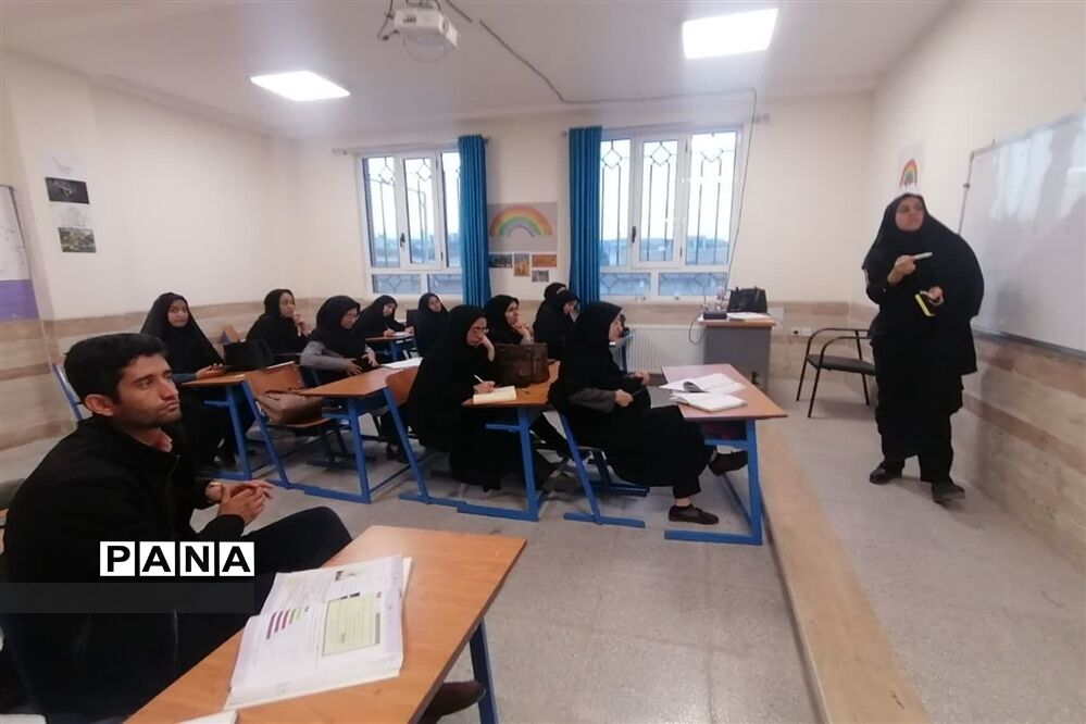 برگزاری جلسه کارگاه آموزشی شهید همت در شهرستان مهریز