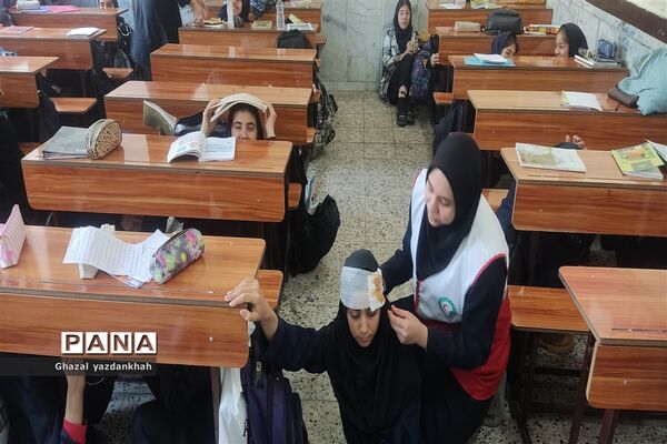 اجرای مانور زلزله در دبیرستان نفیسه خوشنیت یک