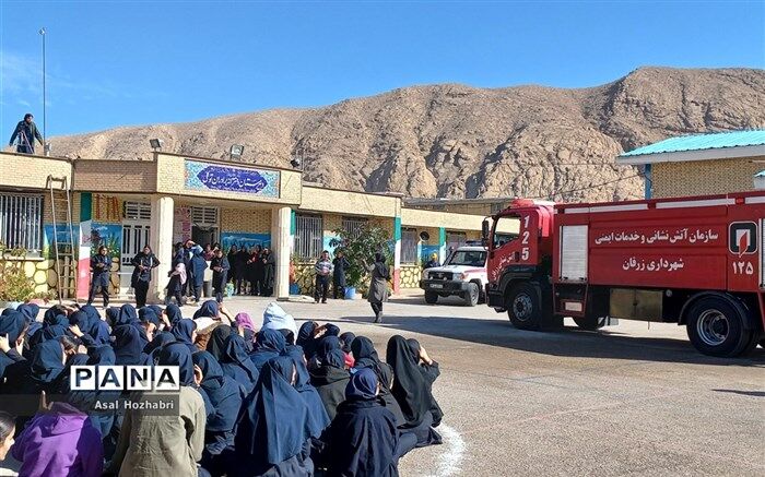 برگزاری مانور زلزله در هنرستان برادران توکلی زرقان