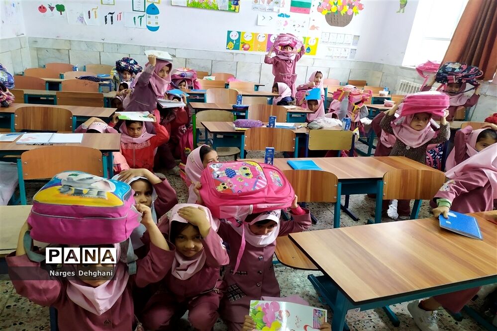 برگزاری کارگاه آموزشی مانور زلزله ویژه دانش‌آموزان و والدین دبستان معلم  و هدف شهرستان کاشمر
