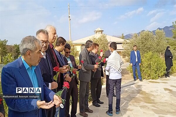 غبا‌رروبی مزار شهدای گمنام دانشگاه آزاد اسلامی واحد کاشمر