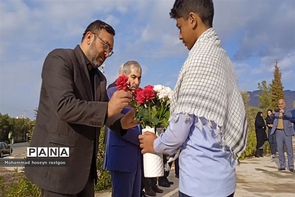 غبا‌رروبی مزار شهدای گمنام دانشگاه آزاد اسلامی واحد کاشمر