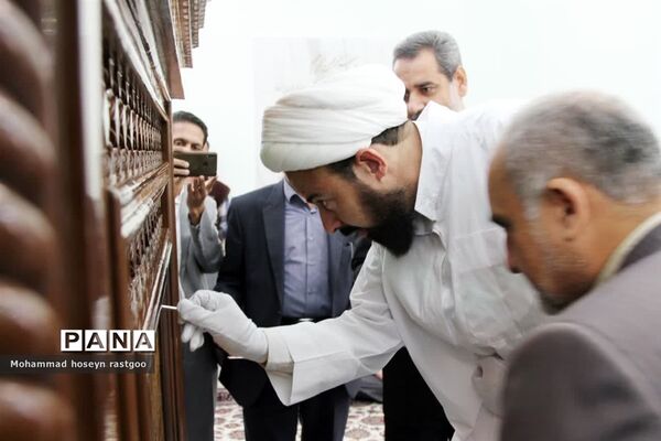 غبارروبی مرقد مطهر شهید آیت الله مدرس (ره)