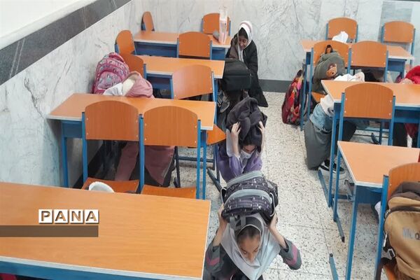 مانور سراسری زلزله و ایمنی در دبستان دخترانه حضرت رقیه آزادمون، محمودآباد