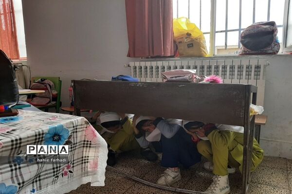 مانور زلزله درآموزشگاه ربابه هاشمیان یزدی شیروان