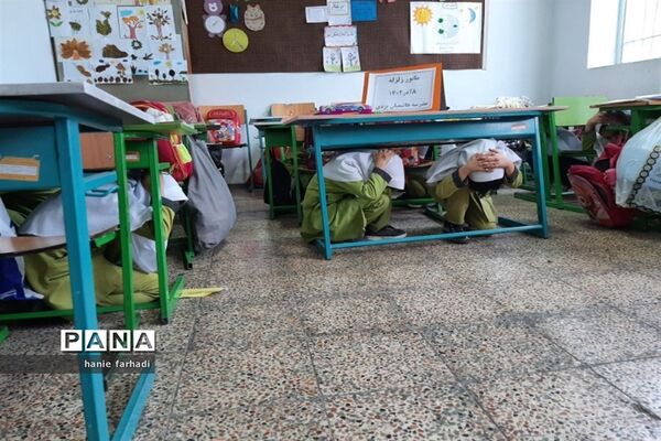 مانور زلزله درآموزشگاه ربابه هاشمیان یزدی شیروان