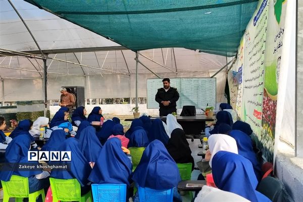 بازدید دانش‌آموزان مدرسه شهید خاقانی شیروان از بوستان ترافیک و گلخانه گل و گیاه و دریافت کارت همیار پلیس