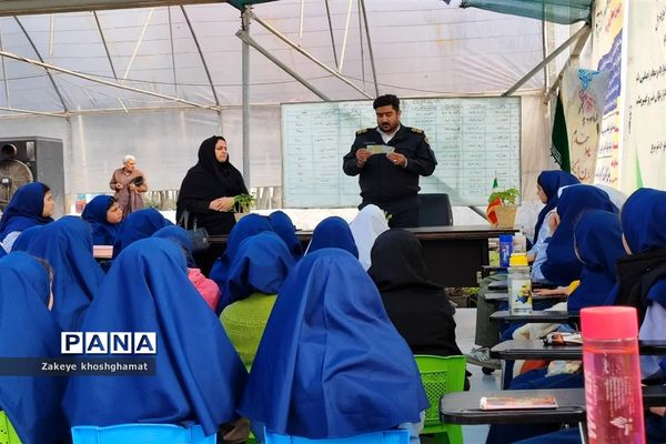 بازدید دانش‌آموزان مدرسه شهید خاقانی شیروان از بوستان ترافیک و گلخانه گل و گیاه و دریافت کارت همیار پلیس