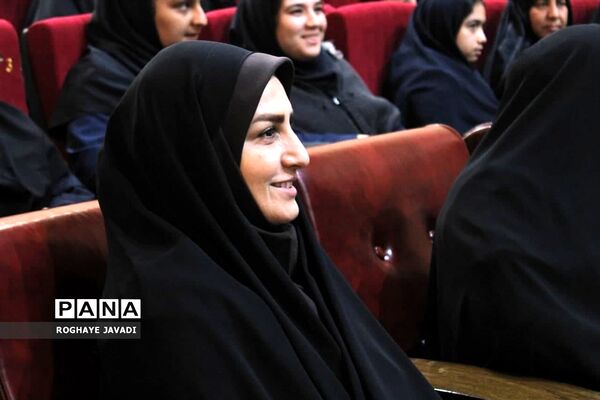 آیین تجلیل از رتبه‌های برتر کنکور ناحیه یک بهارستان