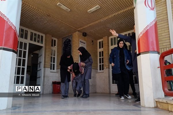 برگزاری مانور زلزله در دبیرستان‌های قم