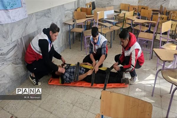 برگزاری مانور زلزله در دبیرستان‌های قم