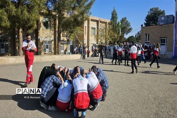 برگزاری مانور زلزله در دبیرستان‌های قم