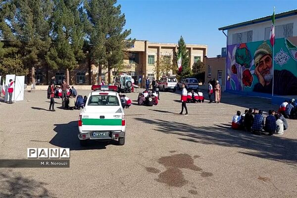 برگزاری مانور زلزله در دبیرستان‌های قم