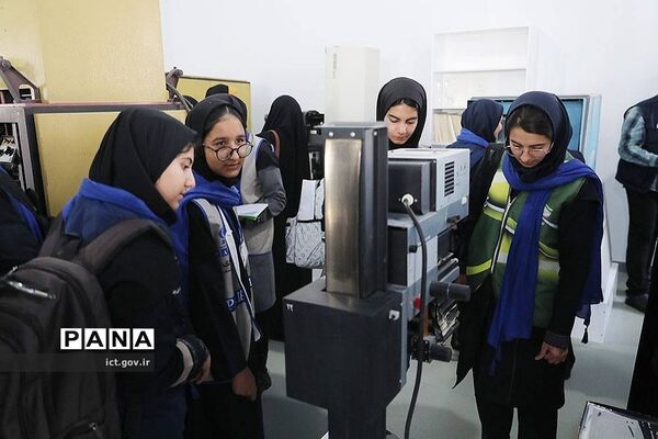 اردوی علمی راهیان پیشرفت دانش‌آموزی ‌از سازمان فضایی ایران